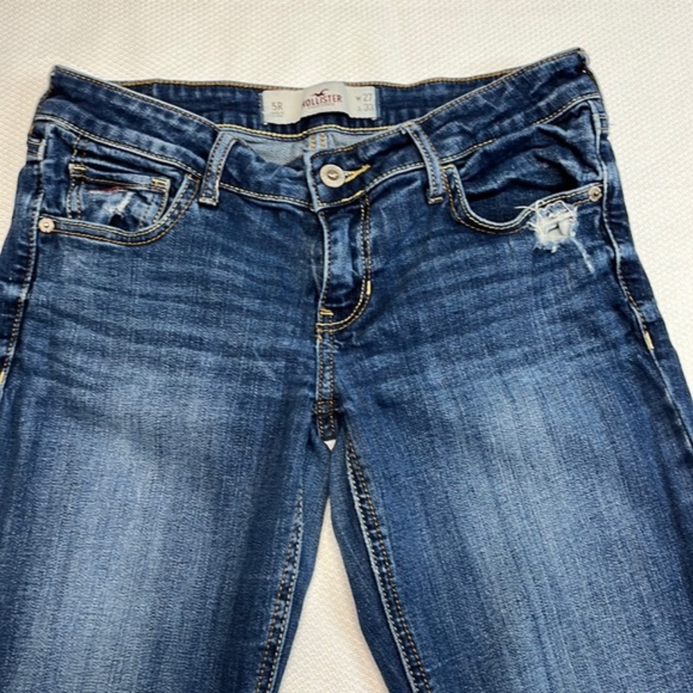 Hollister Jeans‎